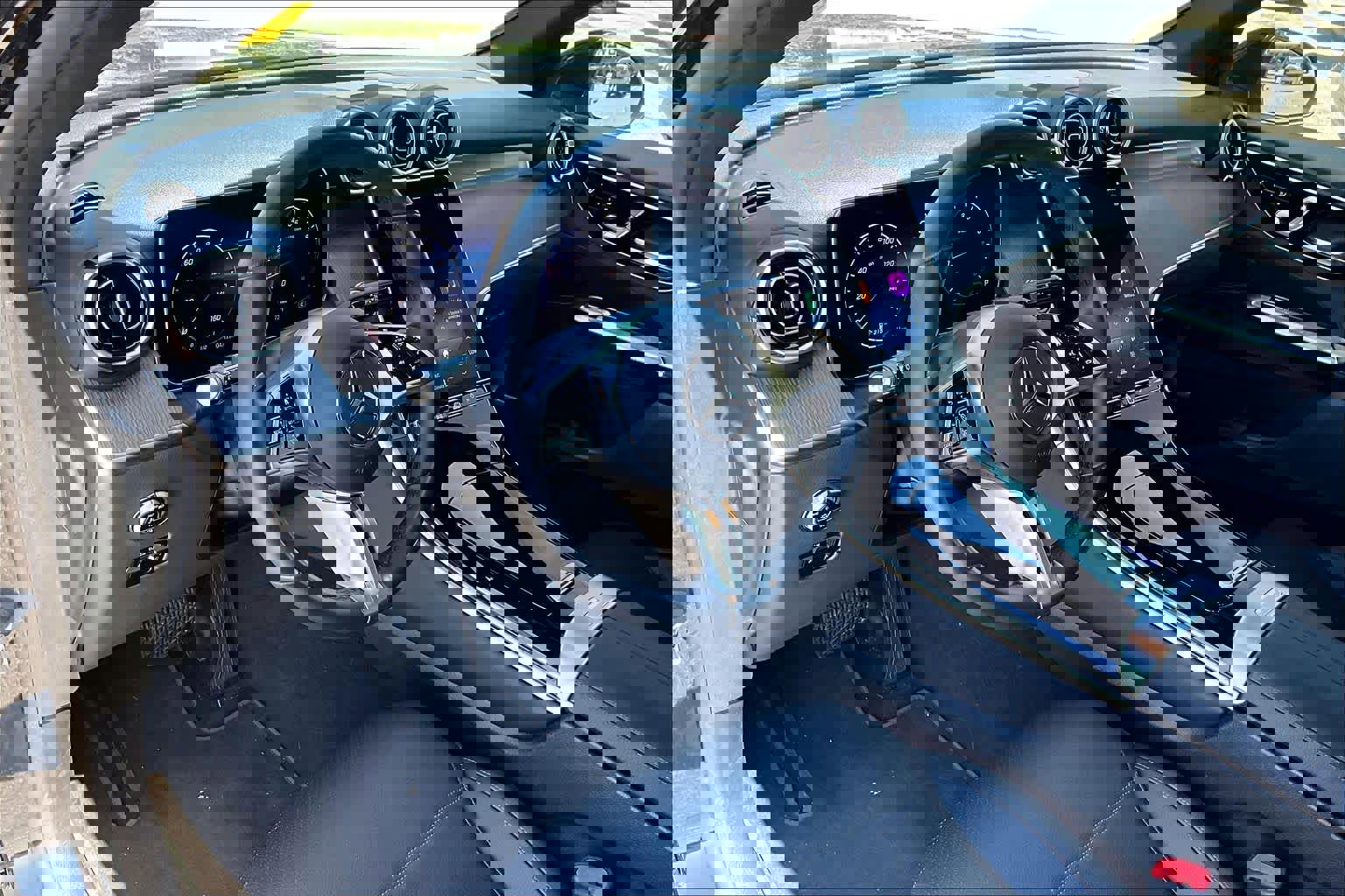 Used 2025 Mercedes-Benz GLC 300 image 18