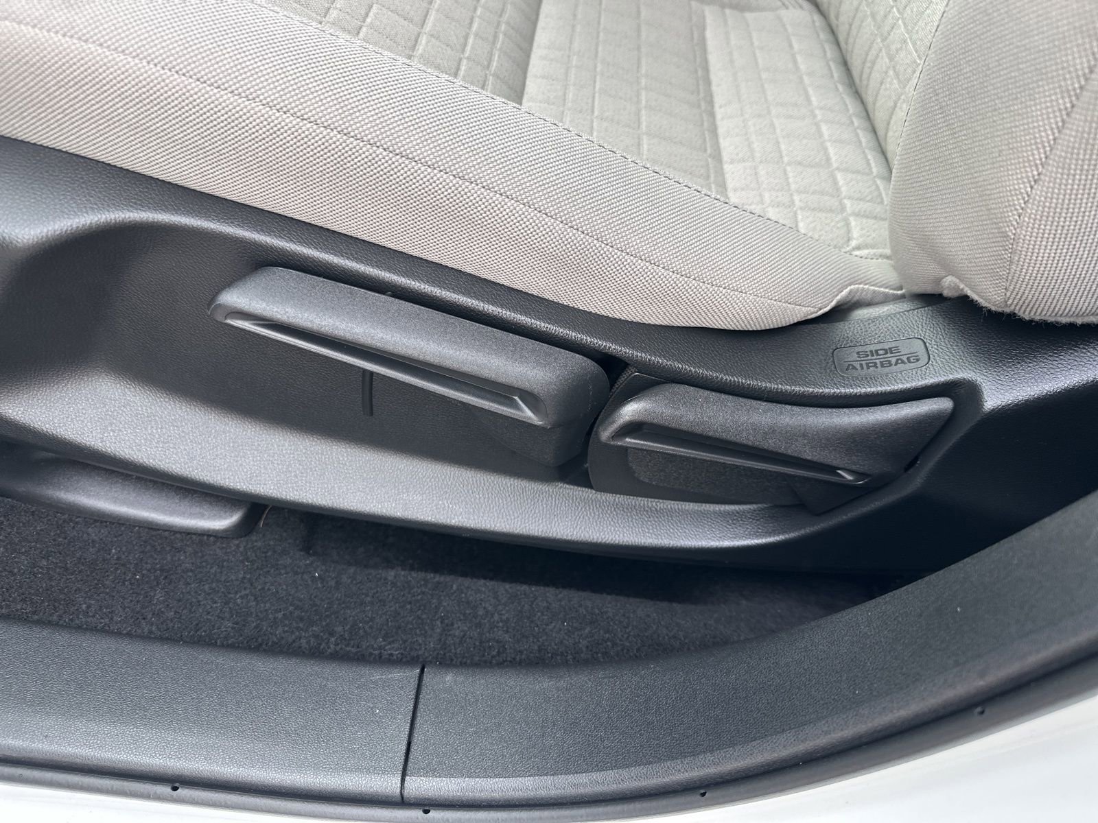 Used 2023 Honda HR-V LX image 12