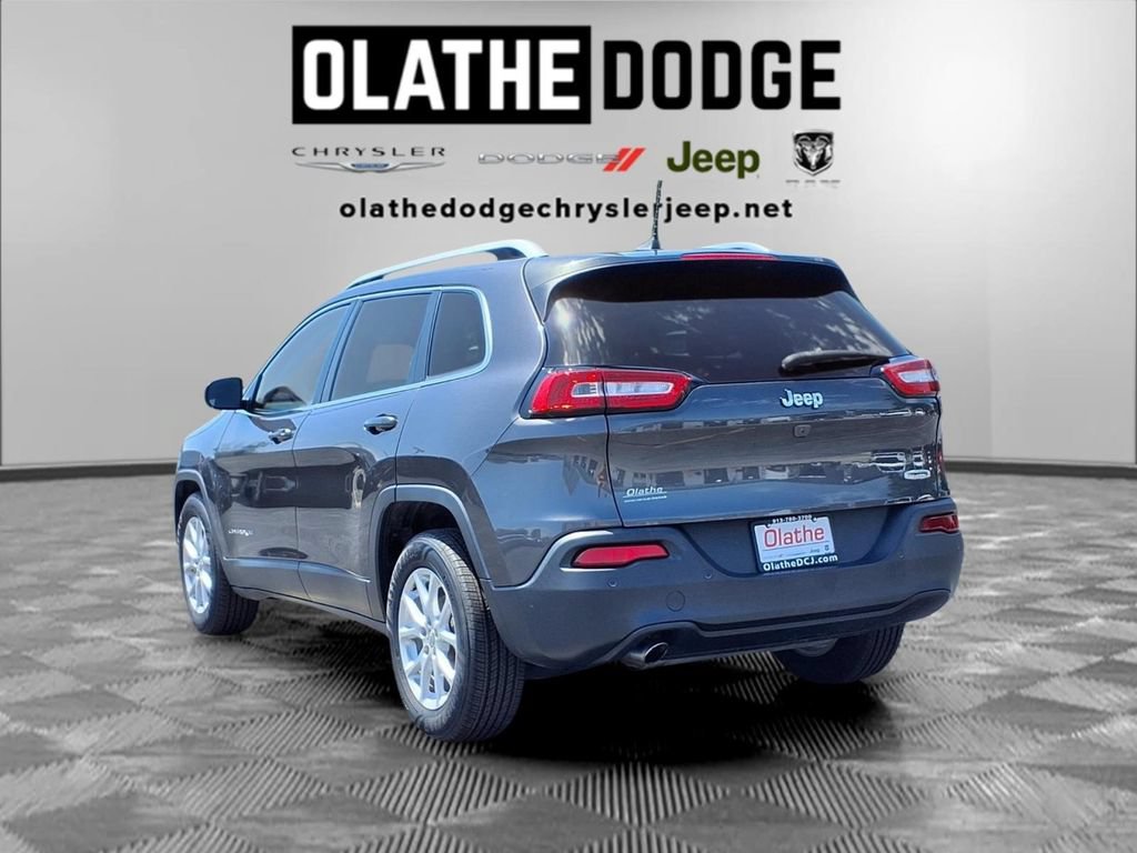 Used 2016 Jeep Cherokee Latitude w/ Safety/Convenience Group FWD image 3