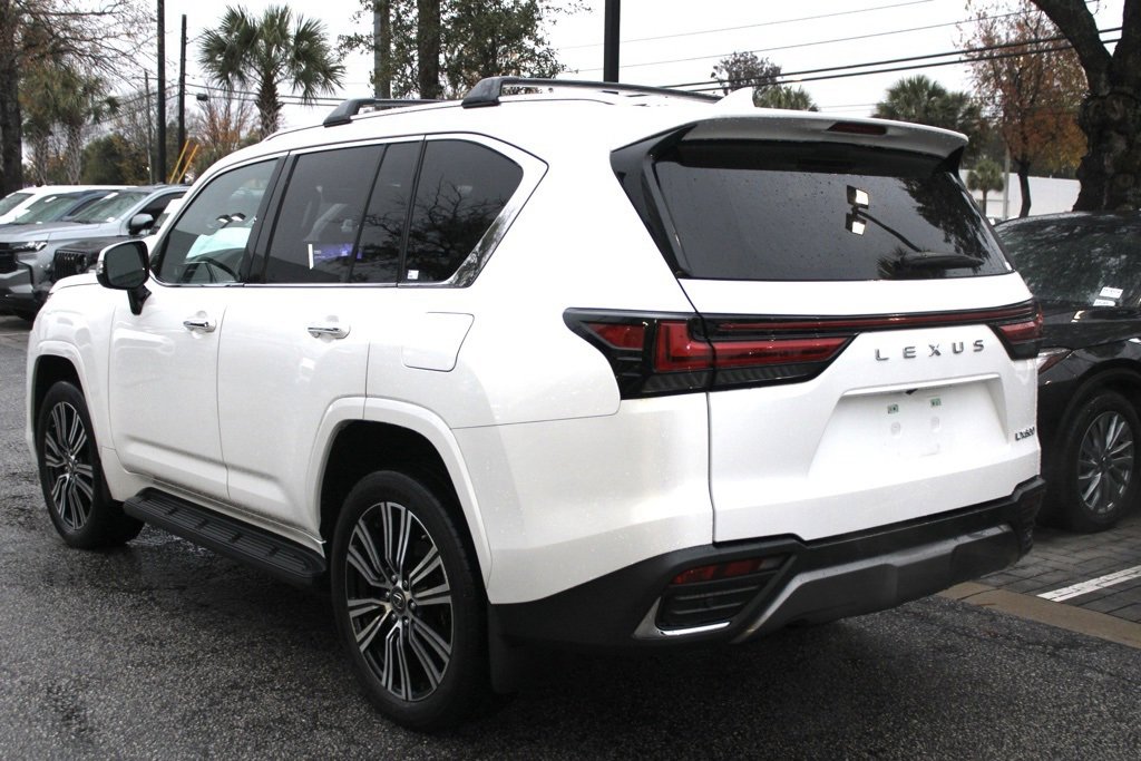 Used 2022 Lexus LX 600 4WD w/ Luxury Package image 8