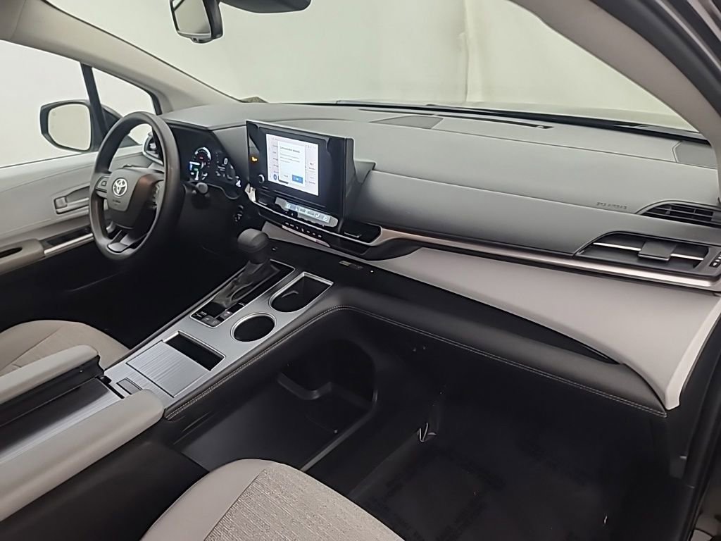 Used 2026 Toyota Sienna LE FWD image 12