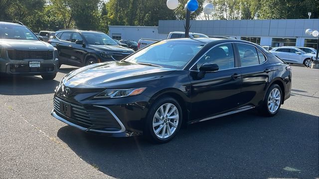 Used 2024 Toyota Camry LE image 3