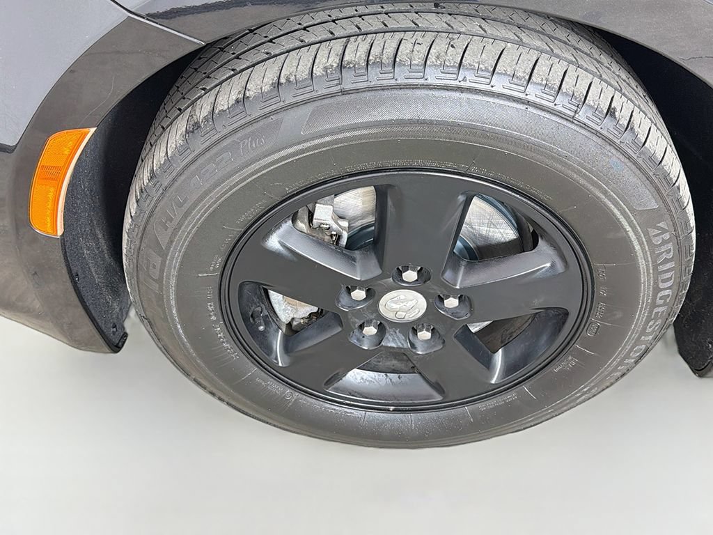 Used 2018 Chrysler Pacifica L FWD image 17