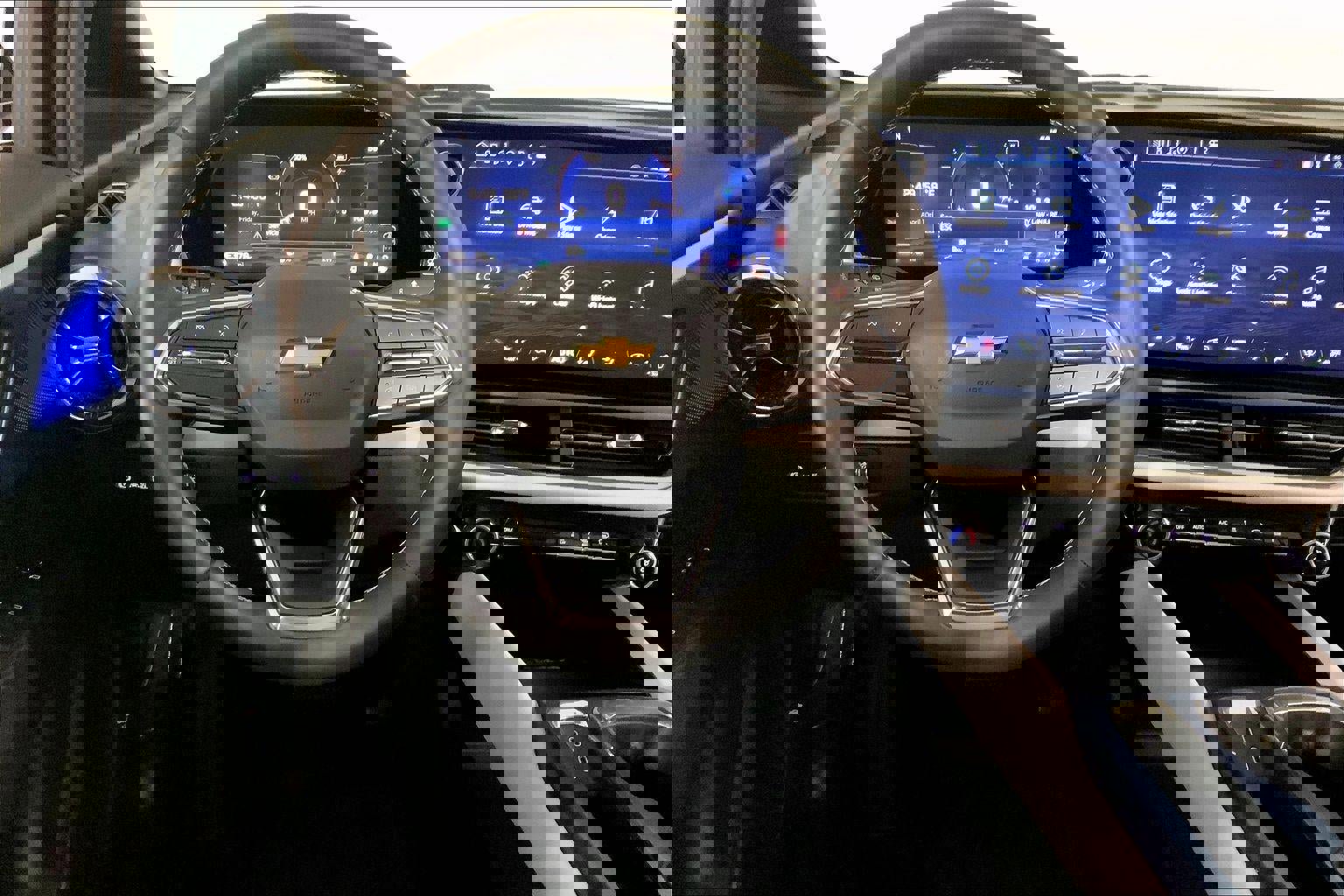 Used 2025 Chevrolet Equinox EV LT FWD image 5