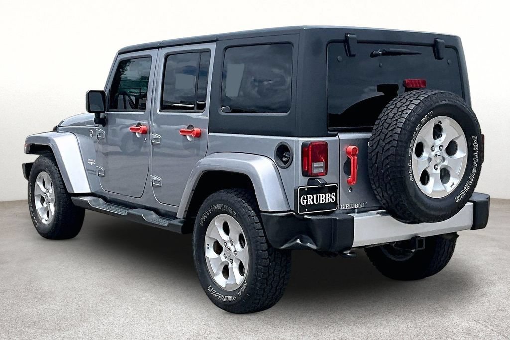 Used 2015 Jeep Wrangler Unlimited Sahara w/ Connectivity Group AWD/4WD image 13