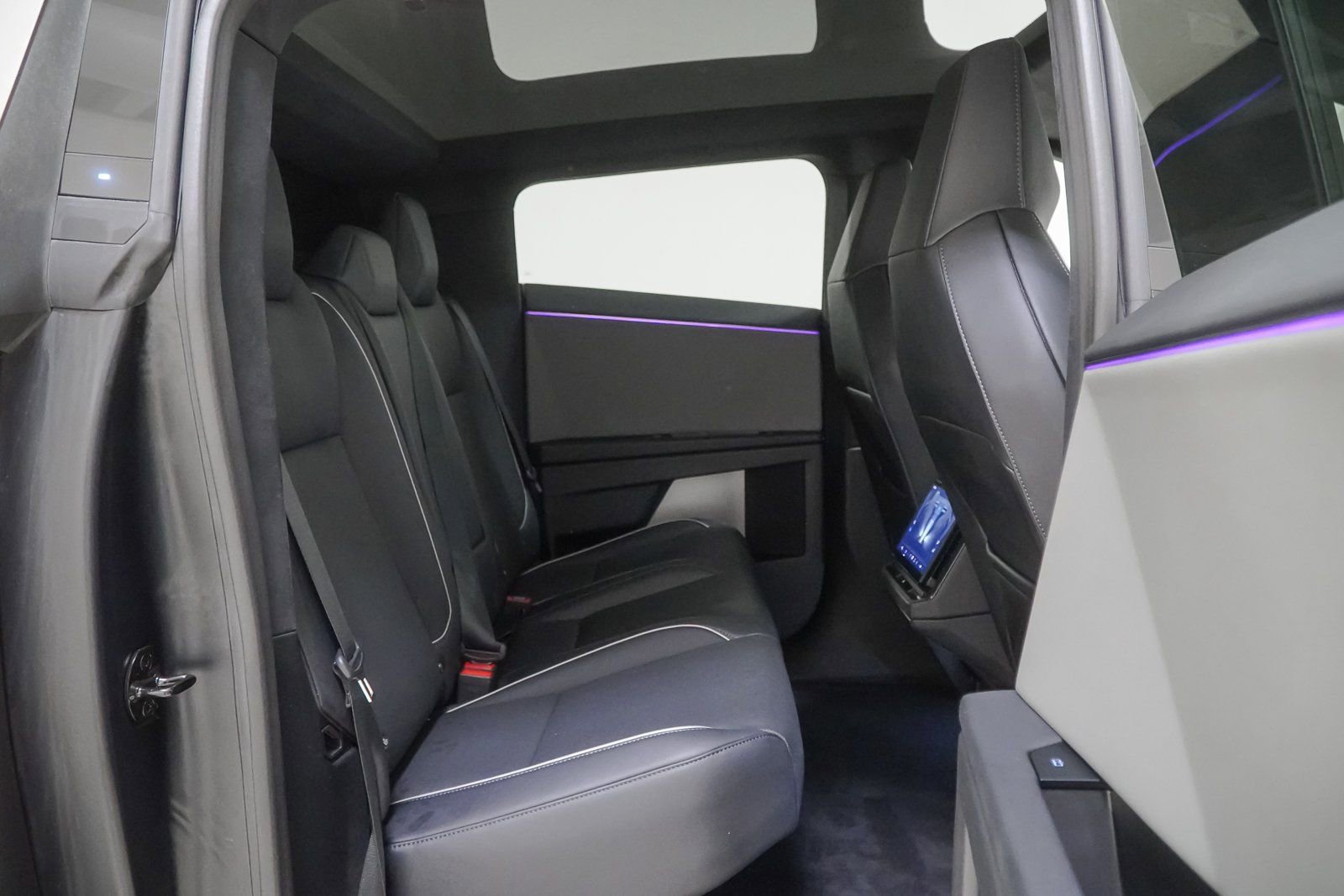 Used 2025 Tesla Cybertruck AWD Crew Cab image 47