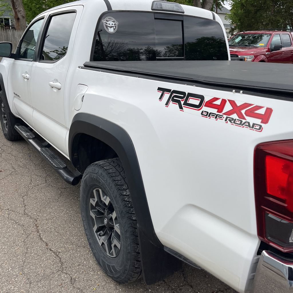 Used 2018 Toyota Tacoma TRD Off-Road AWD/4WD image 11