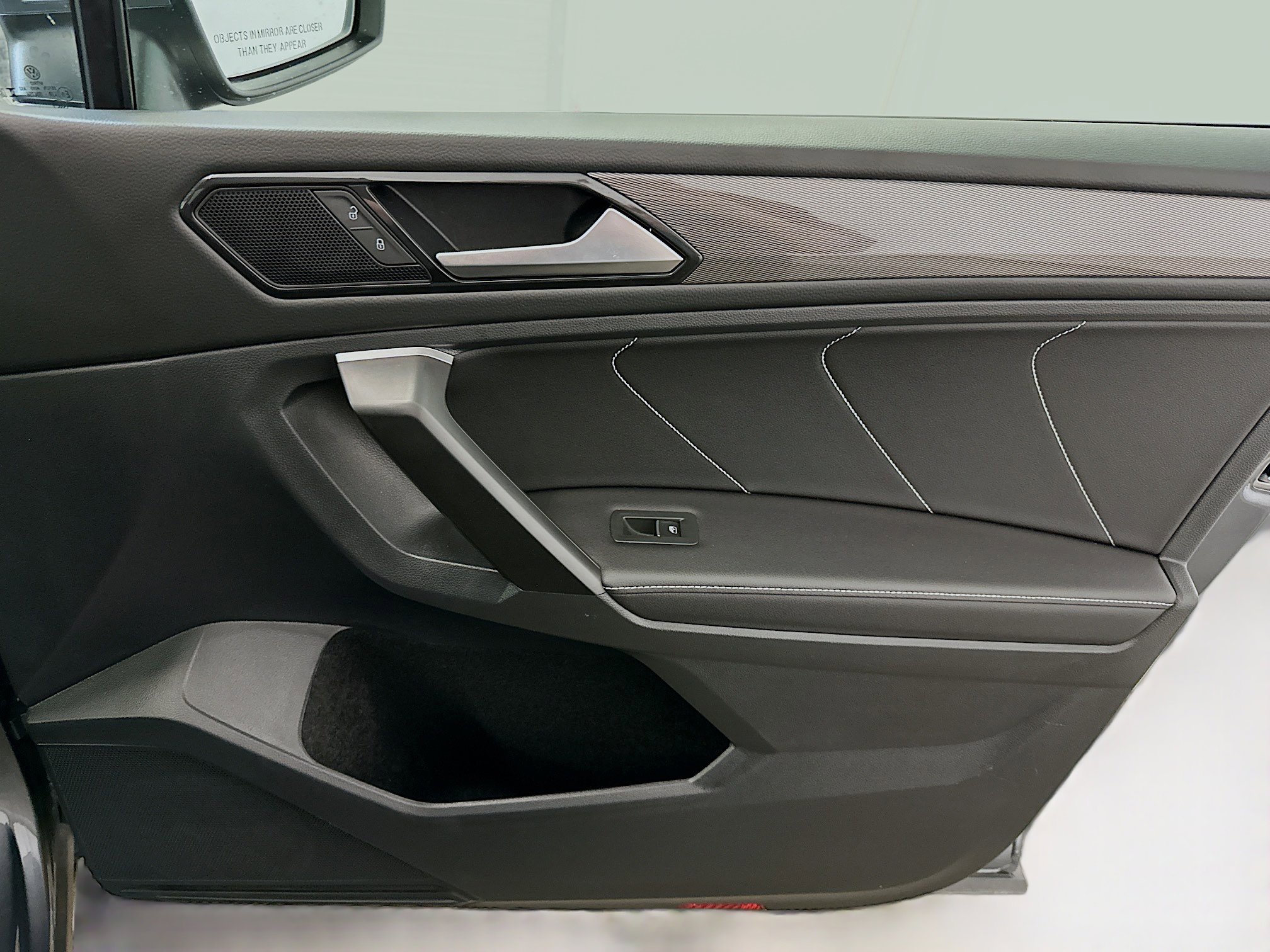 Used 2024 Volkswagen Tiguan SE w/ MDO Package, Two-Row image 34