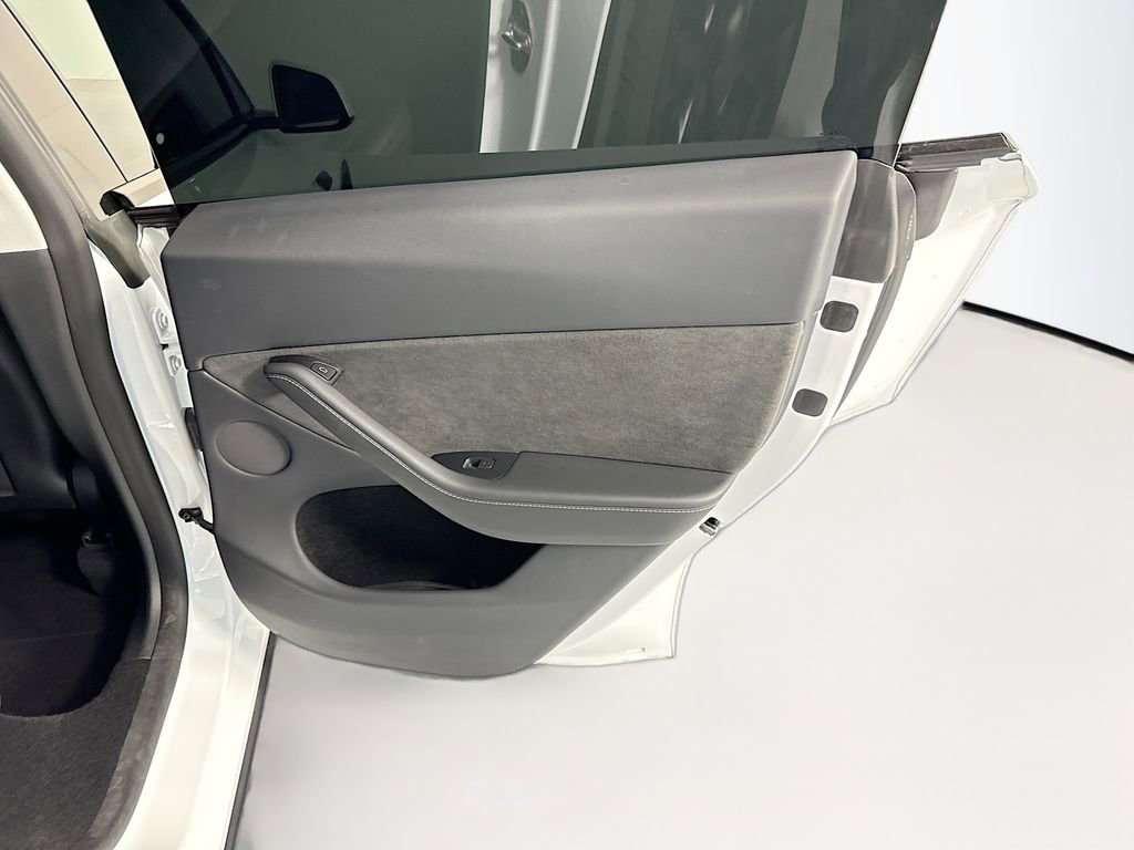 Used 2024 Tesla Model Y Long Range image 28