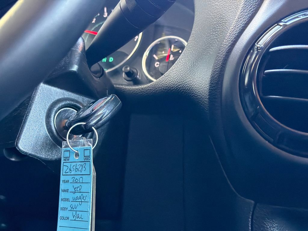 Used 2017 Jeep Wrangler Unlimited Sahara image 28