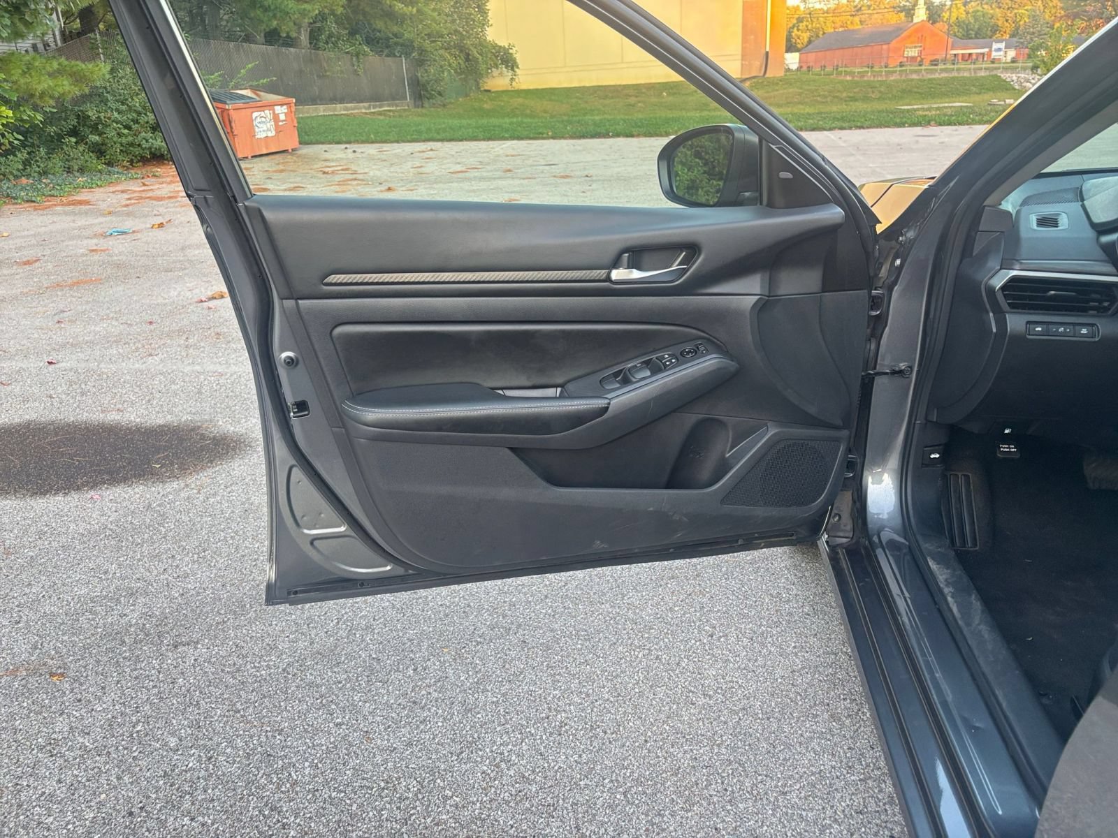 Used 2025 Nissan Altima 2.5 SV FWD image 18