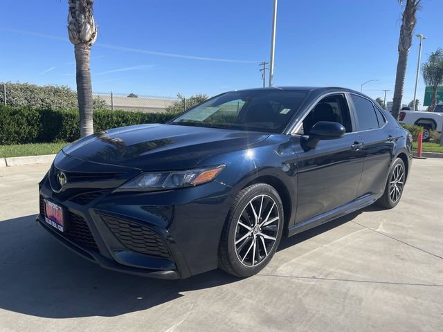 Used 2021 Toyota Camry SE image 1