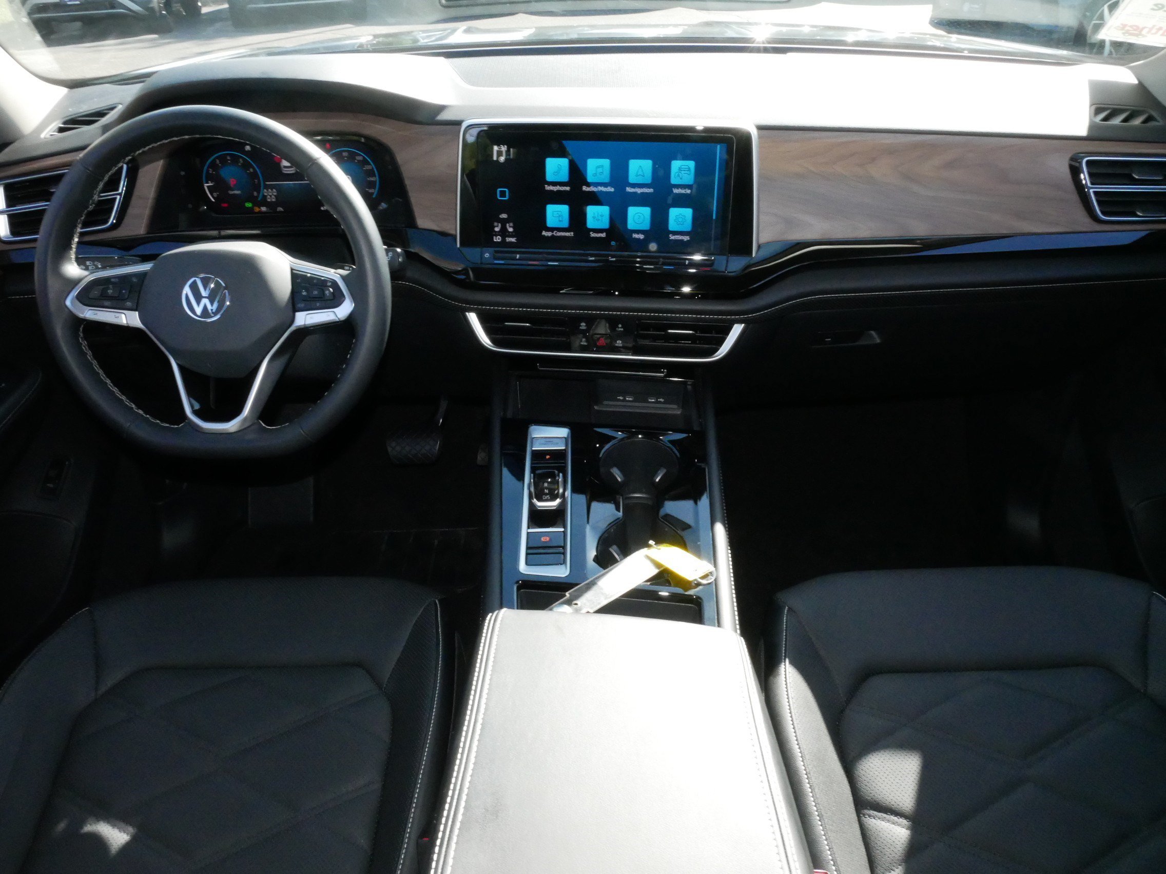 Certified 2024 Volkswagen Atlas SE AWD/4WD image 13