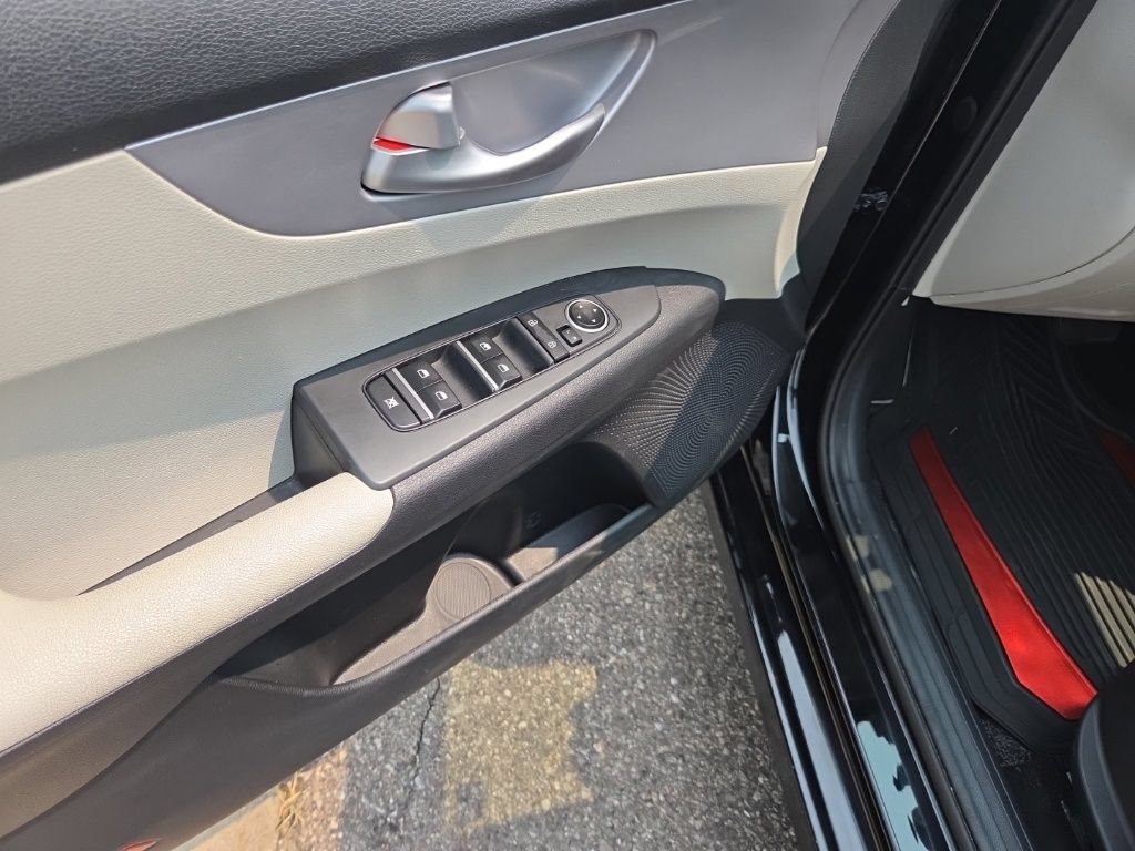 Used 2023 Kia Forte LXS FWD image 13