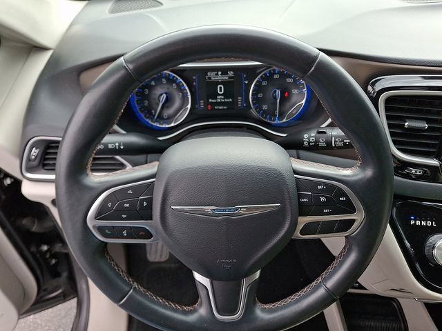 Used 2018 Chrysler Pacifica Touring-L image 20