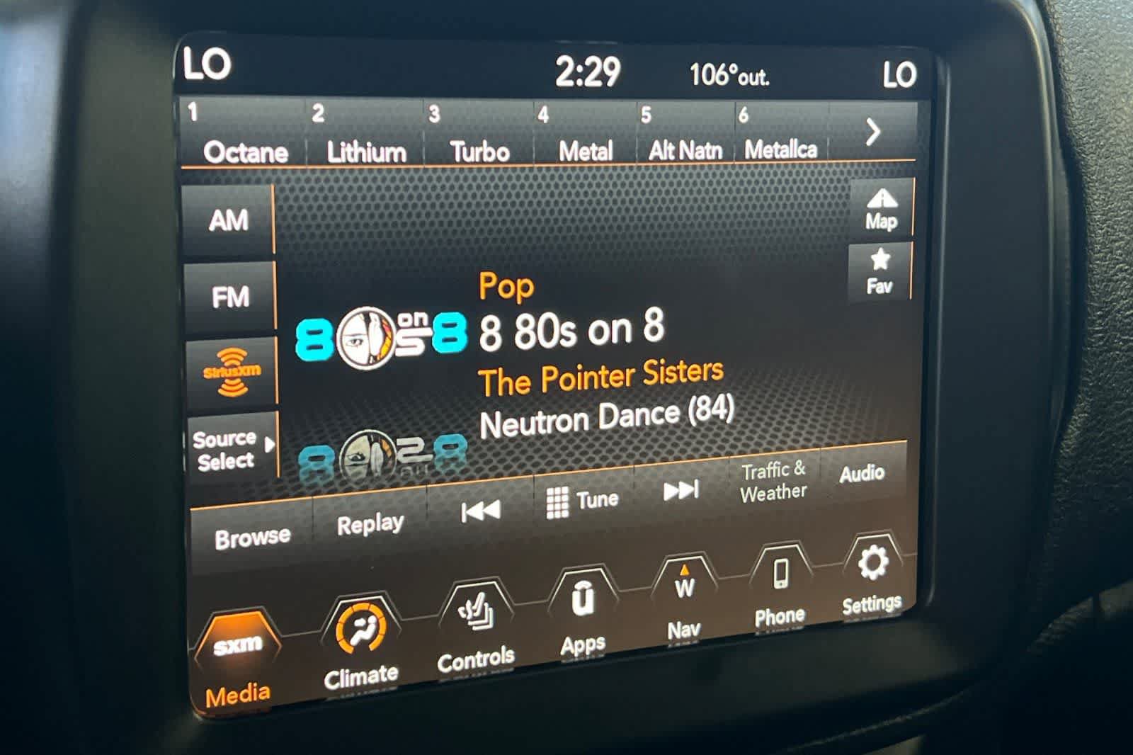 Used 2020 Jeep Renegade Latitude w/ UConnect 8.4 Nav Group AWD/4WD image 21