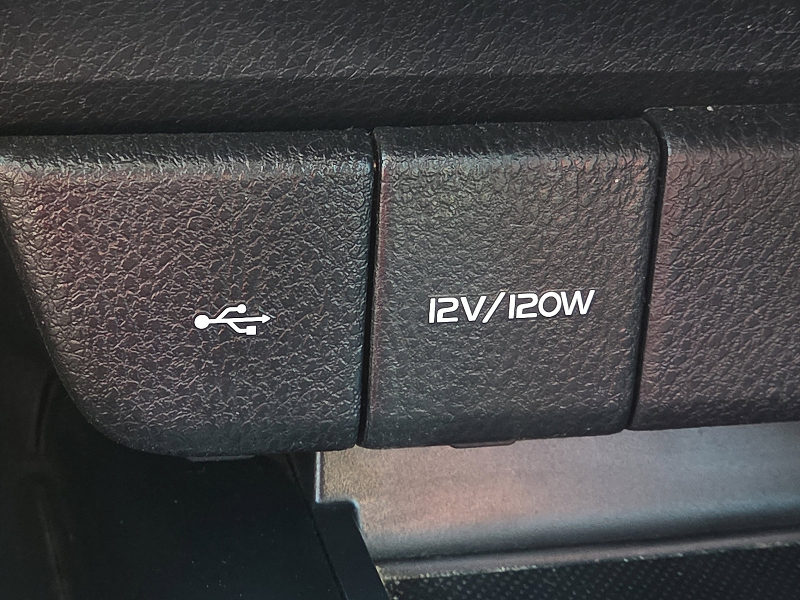 Used 2020 Toyota Camry LE image 16