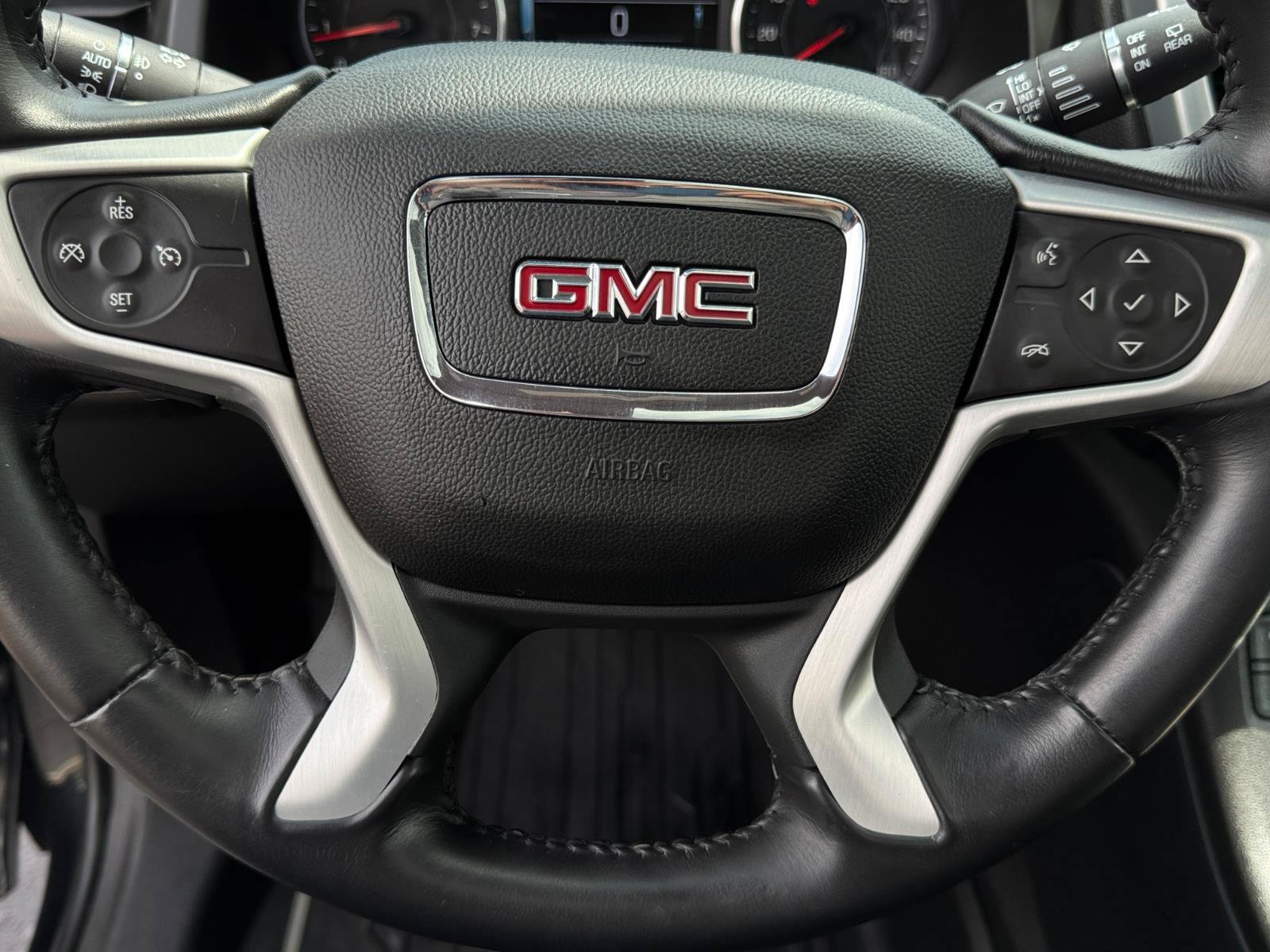 Used 2018 GMC Acadia SLE AWD/4WD image 19