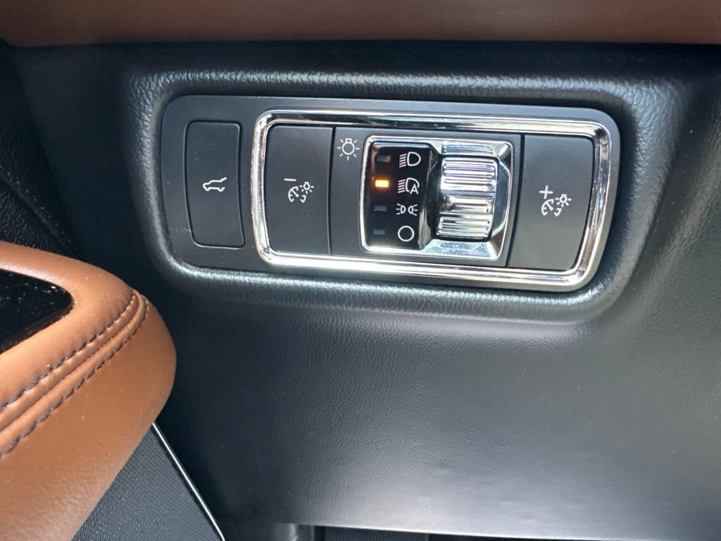 Used 2023 Lincoln Aviator Reserve AWD/4WD image 22