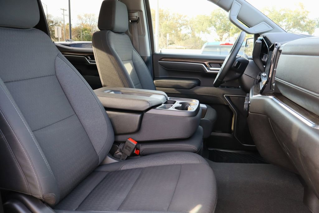 Used 2025 Chevrolet Silverado 1500 LT image 24