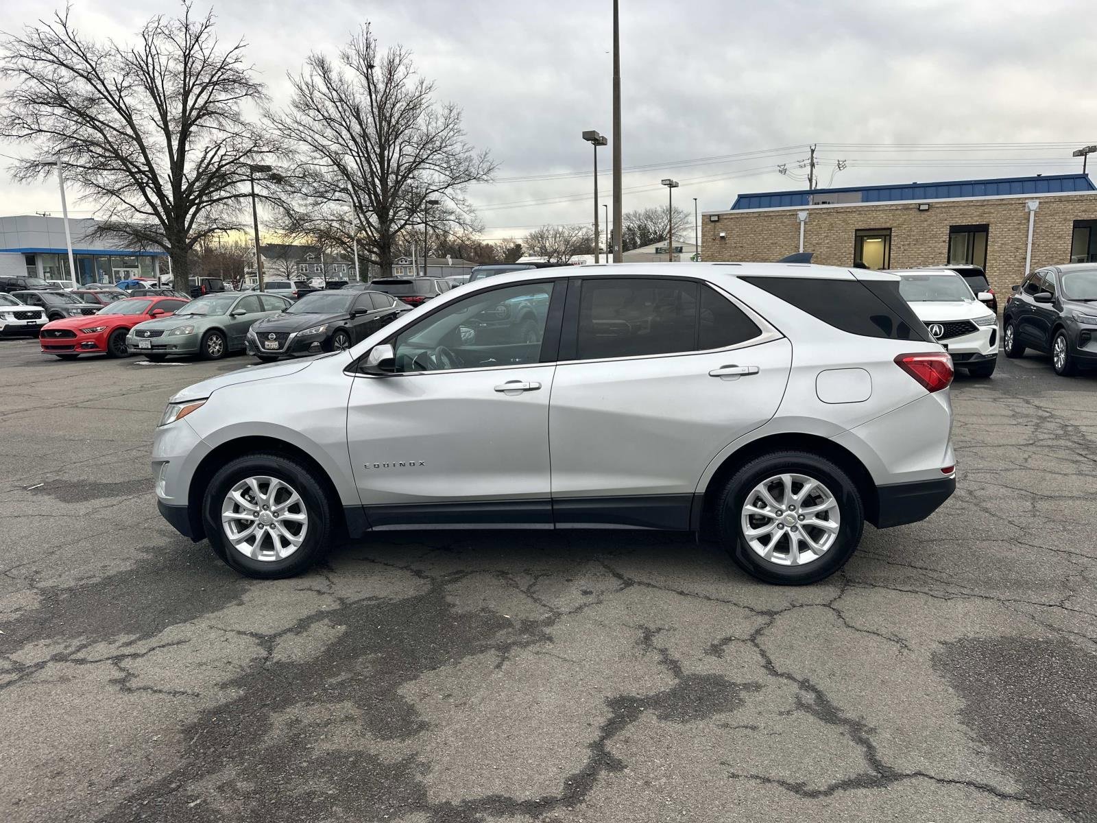 Used 2018 Chevrolet Equinox LT image 2