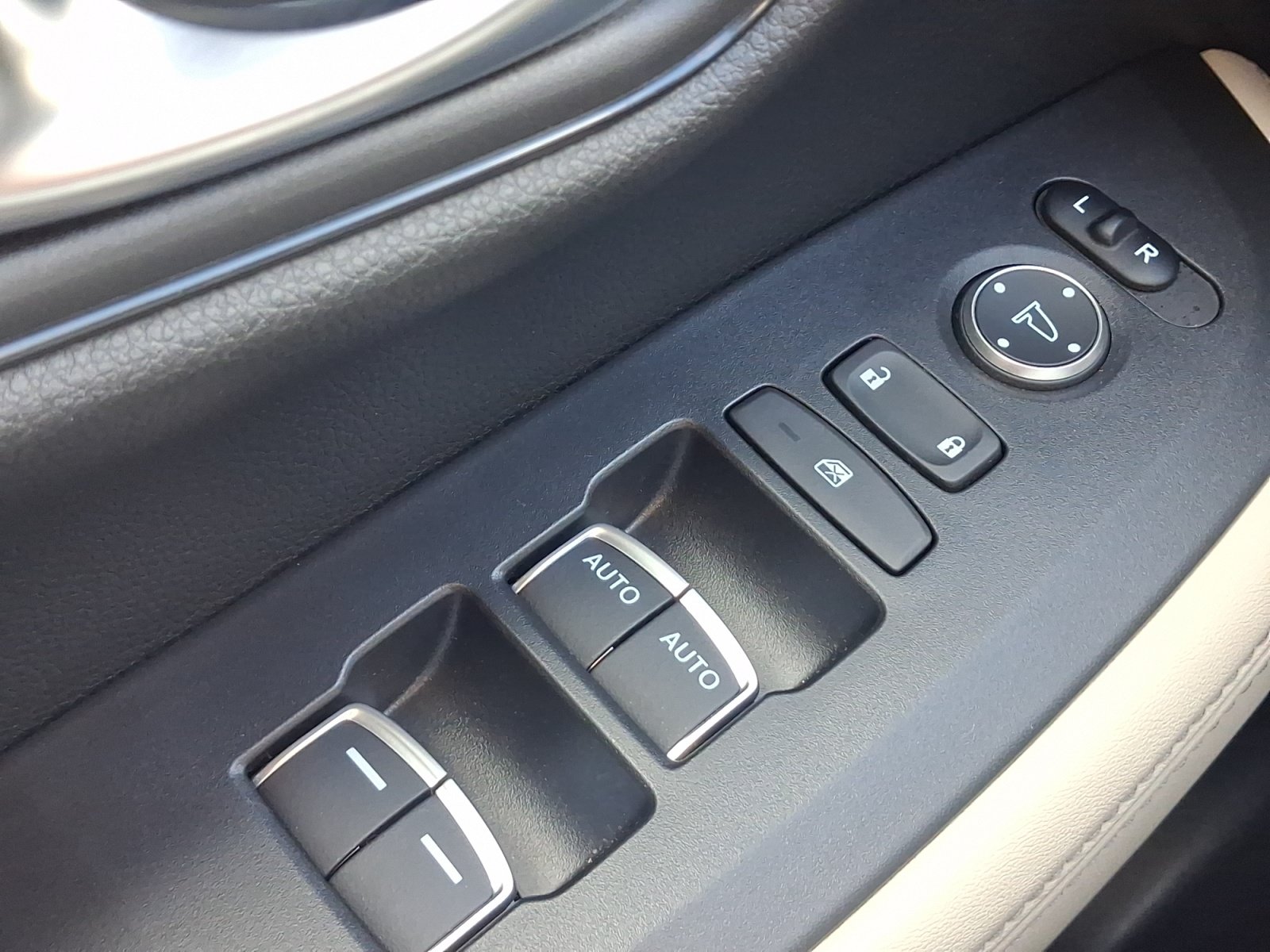 Used 2024 Honda HR-V EX-L image 13