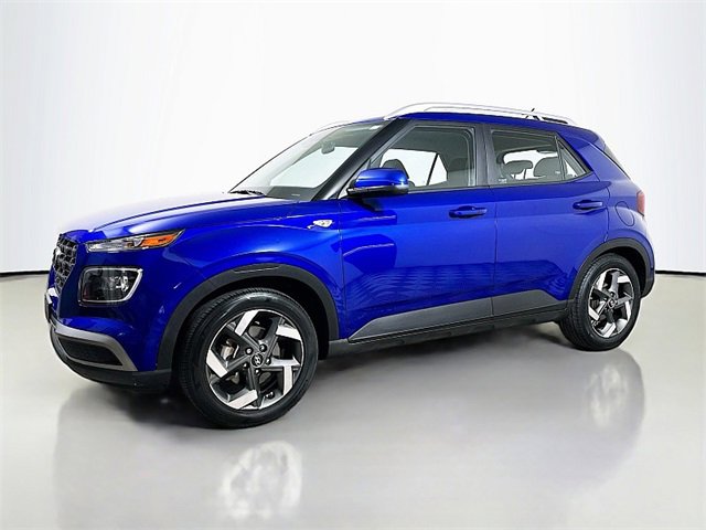 Used 2023 Hyundai Venue Limited image 3