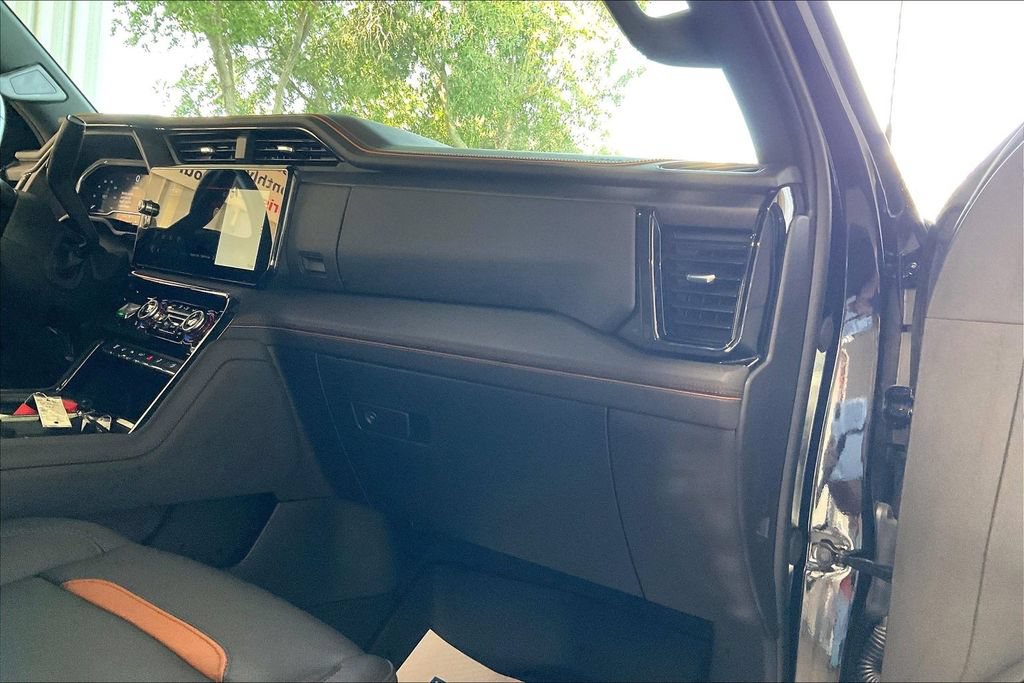 Used 2025 GMC Sierra 2500 AT4 w/ AT4 Premium Plus Package AWD/4WD image 23