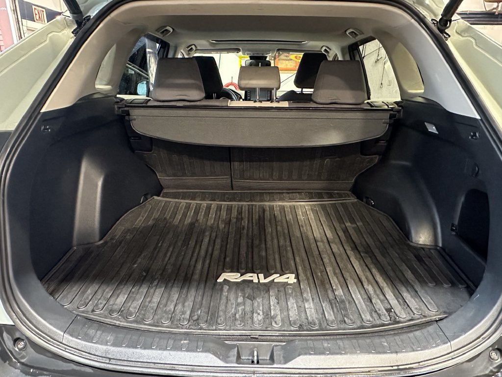 Used 2019 Toyota RAV4 XLE w/ Convenience Package AWD/4WD image 19