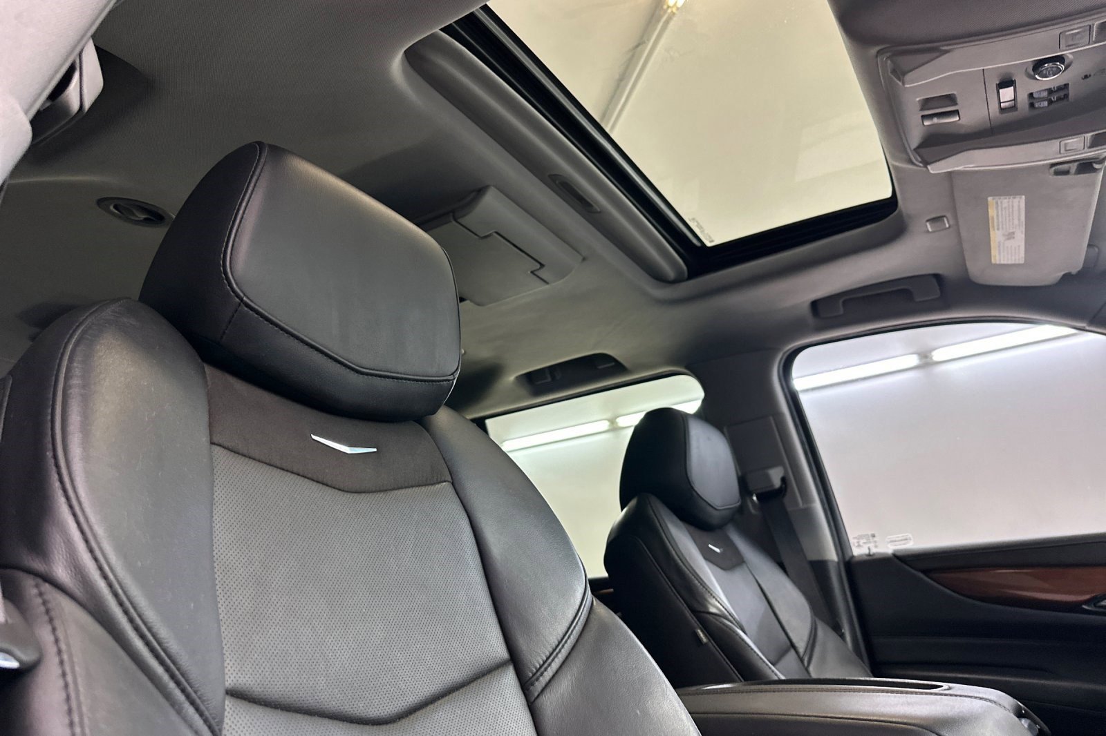 Used 2018 Cadillac Escalade ESV Premium Luxury AWD/4WD image 26
