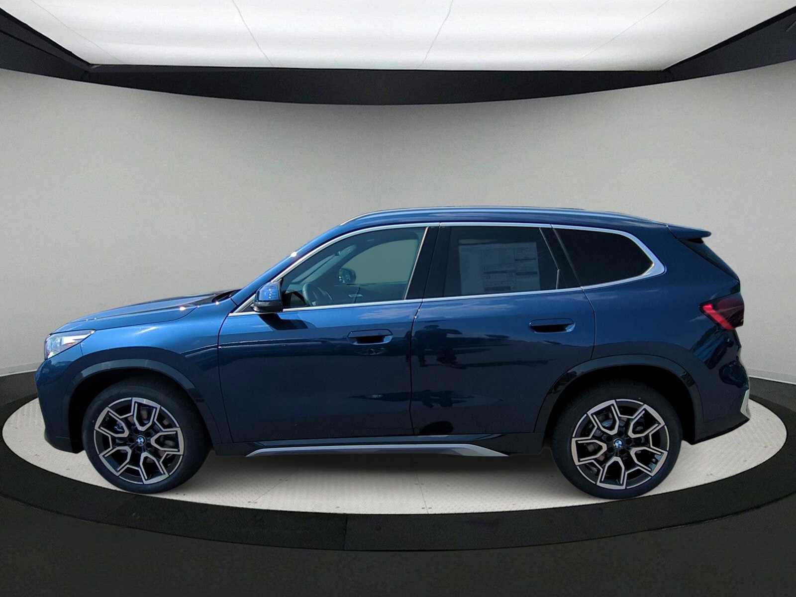 Used 2025 BMW X1 xDrive28i w/ Technology Package image 5