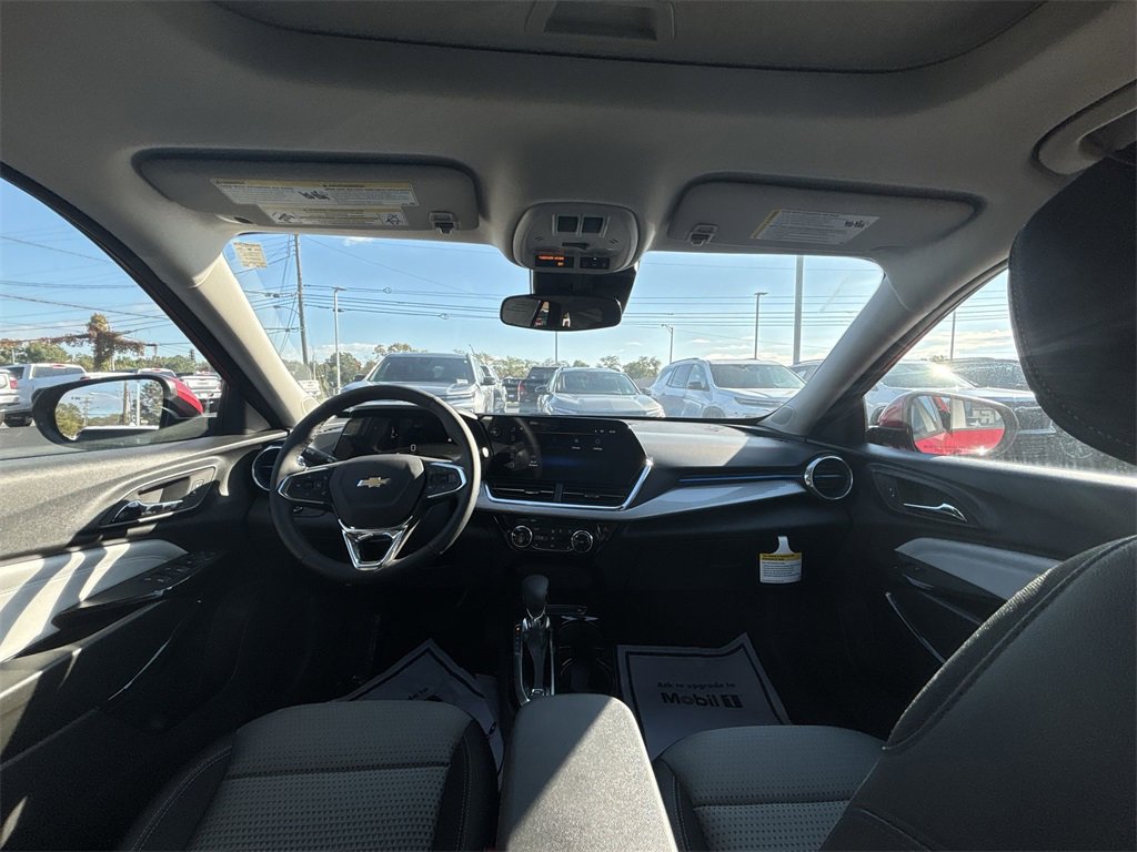New 2026 Chevrolet Trax LT w/ Sunroof Package image 10
