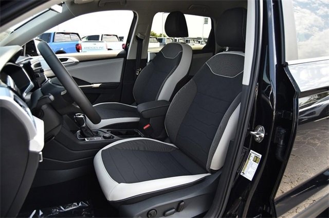 New 2025 Volkswagen Taos SE image 19