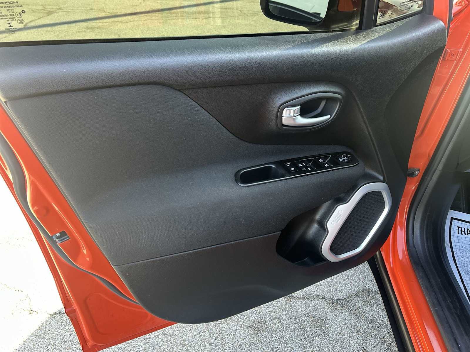 Used 2020 Jeep Renegade Latitude w/ Cold Weather Group image 20