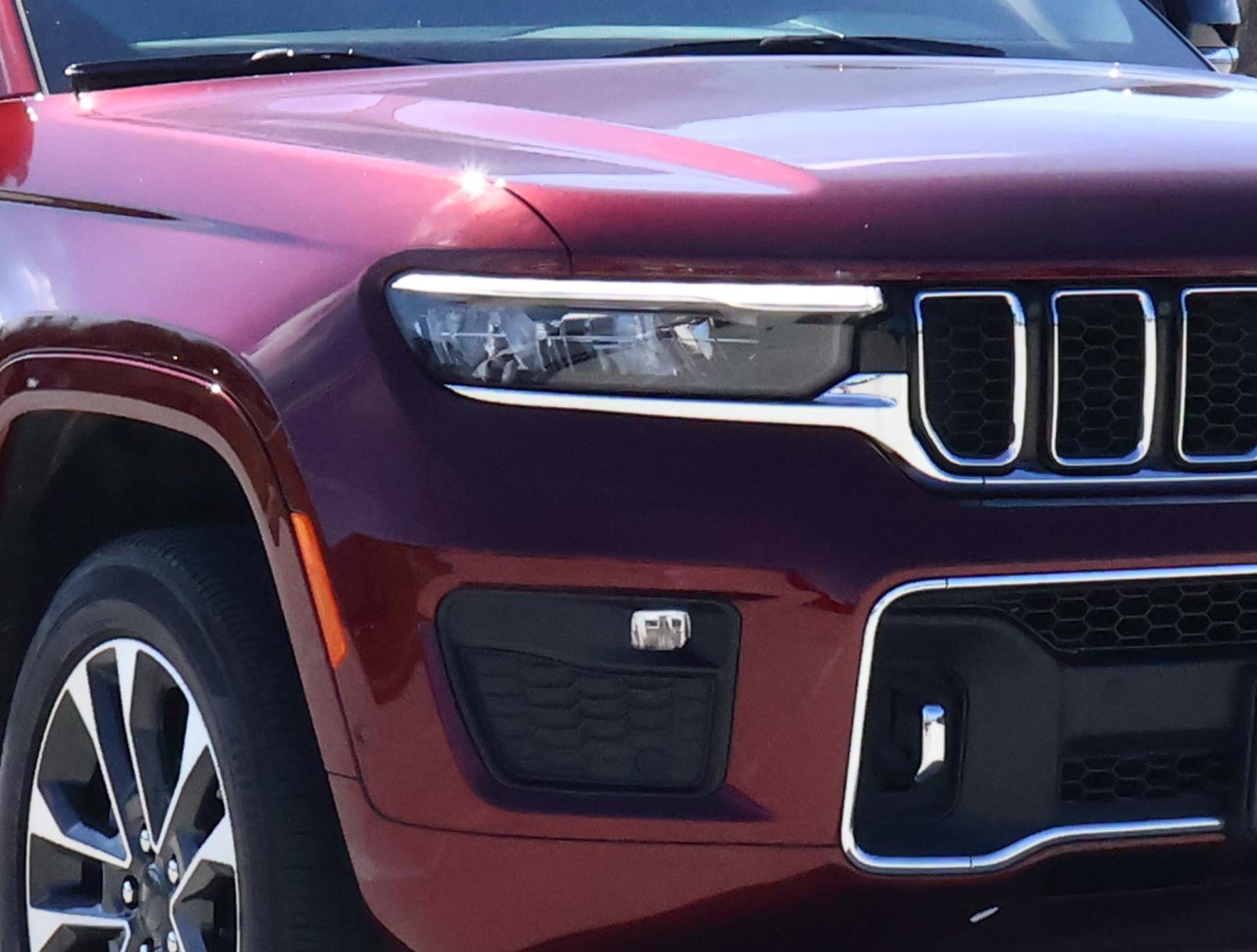 Used 2025 Jeep Grand Cherokee Overland image 9