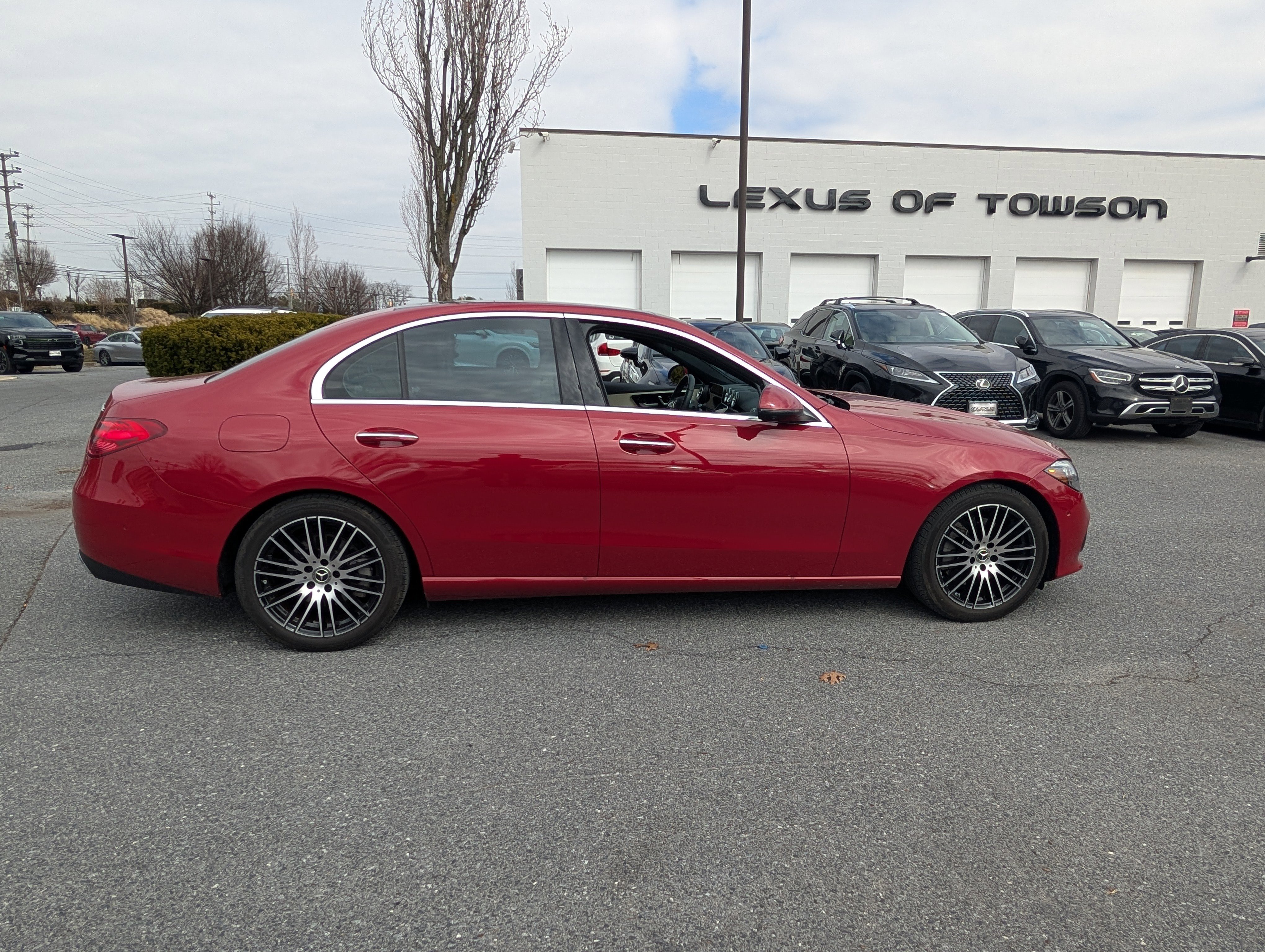 Used 2025 Mercedes-Benz C 300 4MATIC Sedan image 2