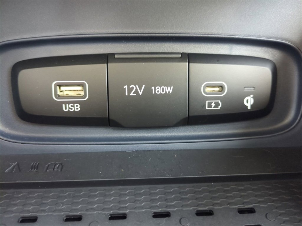 New 2025 Hyundai Venue Limited image 24