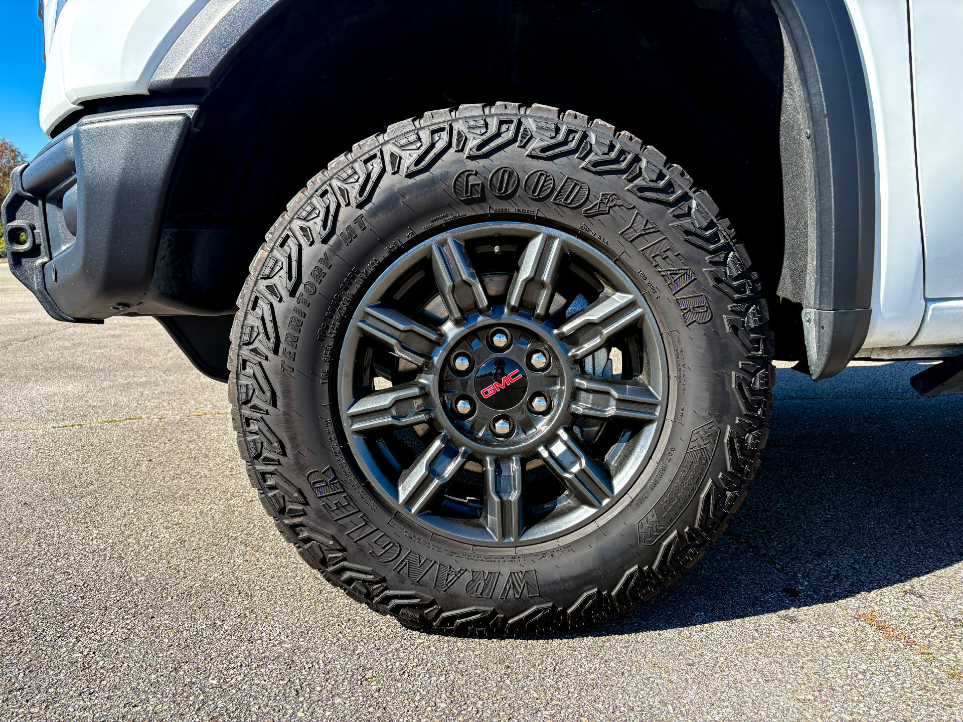 Used 2025 GMC Sierra 1500 AT4X AWD/4WD image 30