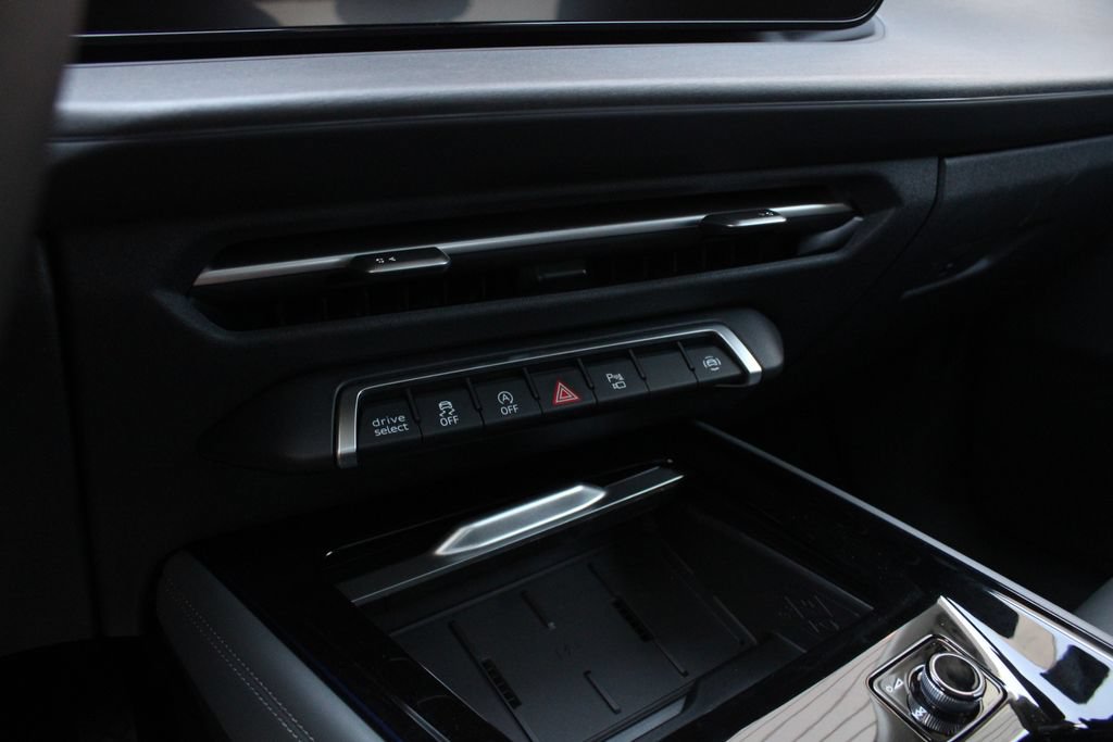 New 2026 Audi Q3 quattro 2.0T AWD/4WD image 17