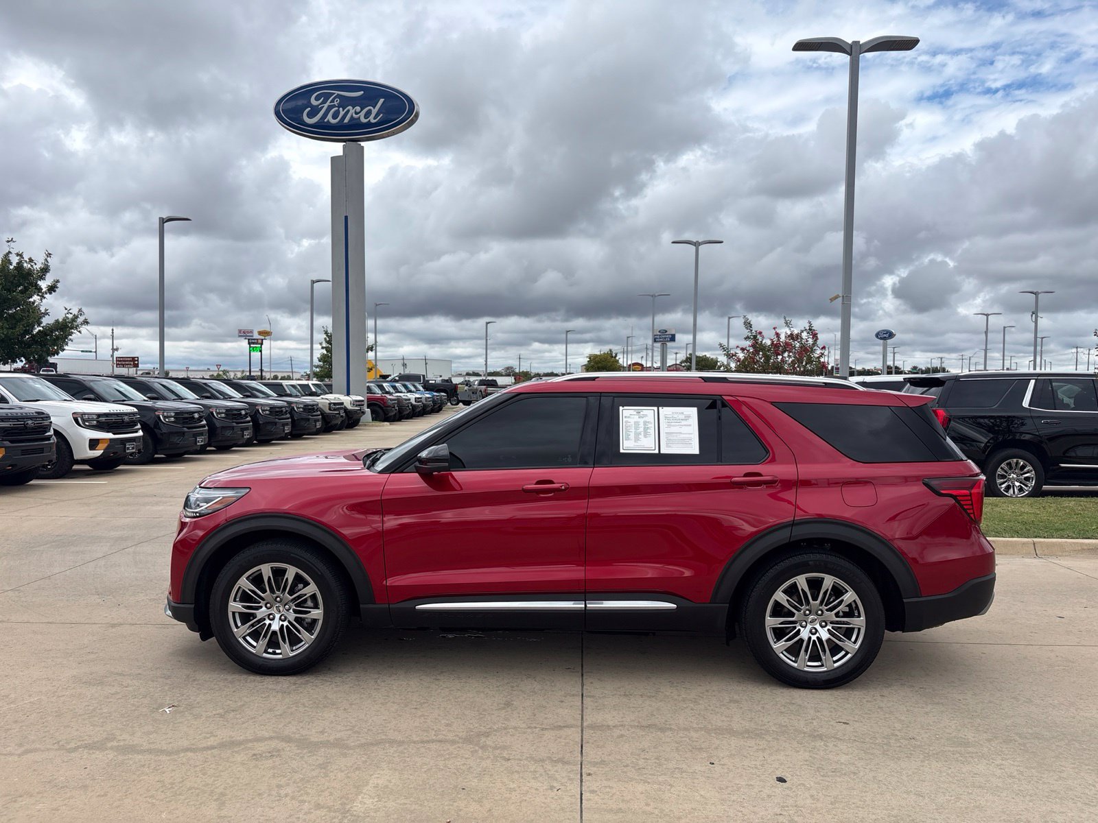 Certified 2025 Ford Explorer Platinum RWD image 2