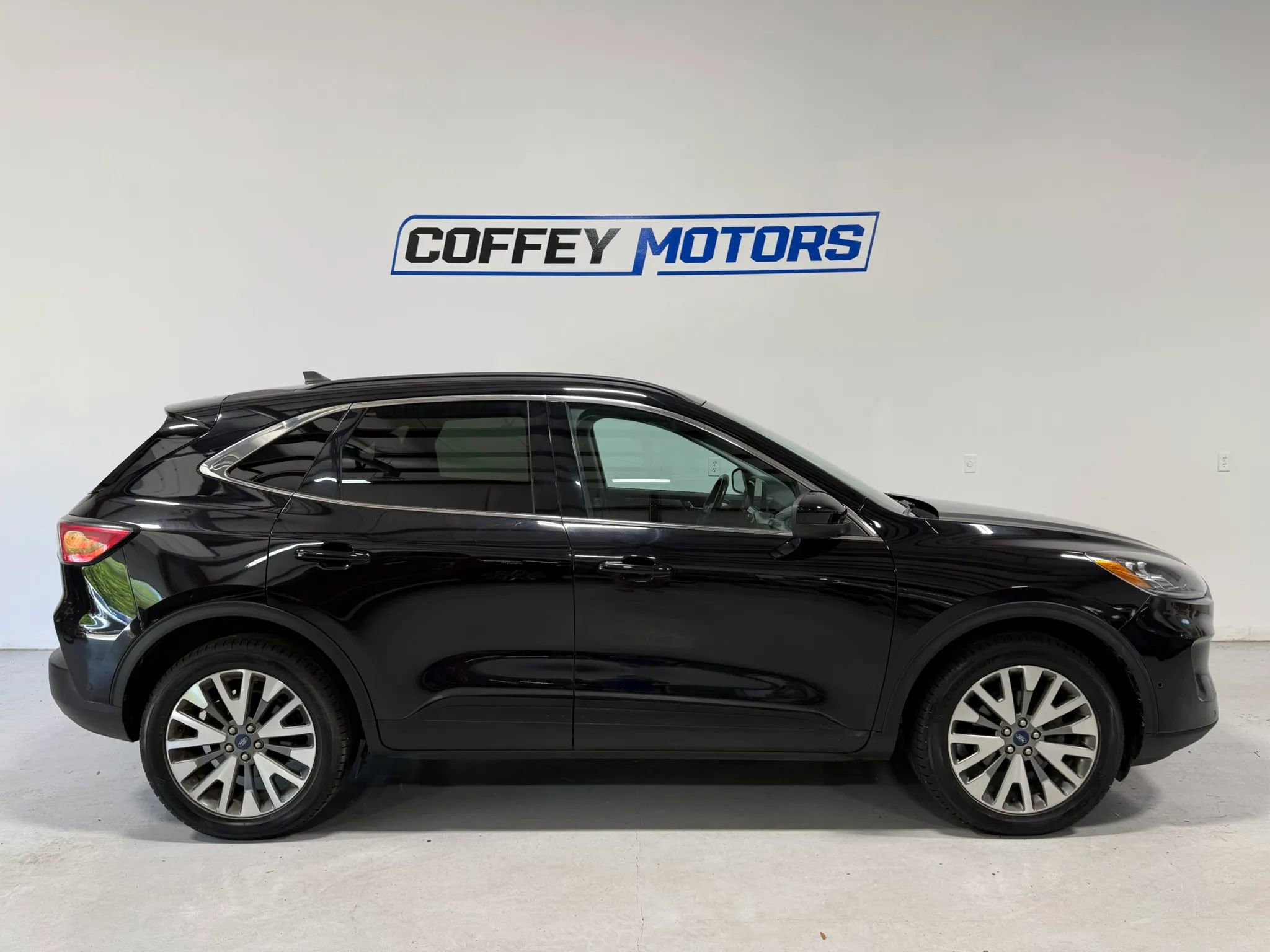 Used 2021 Ford Escape Titanium AWD/4WD image 7