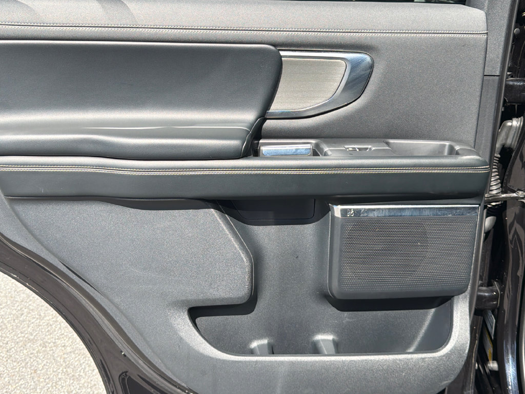 Used 2025 Ford Expedition Platinum AWD/4WD image 22