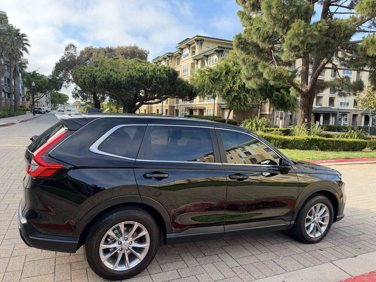 Used 2025 Honda CR-V EX-L image 33