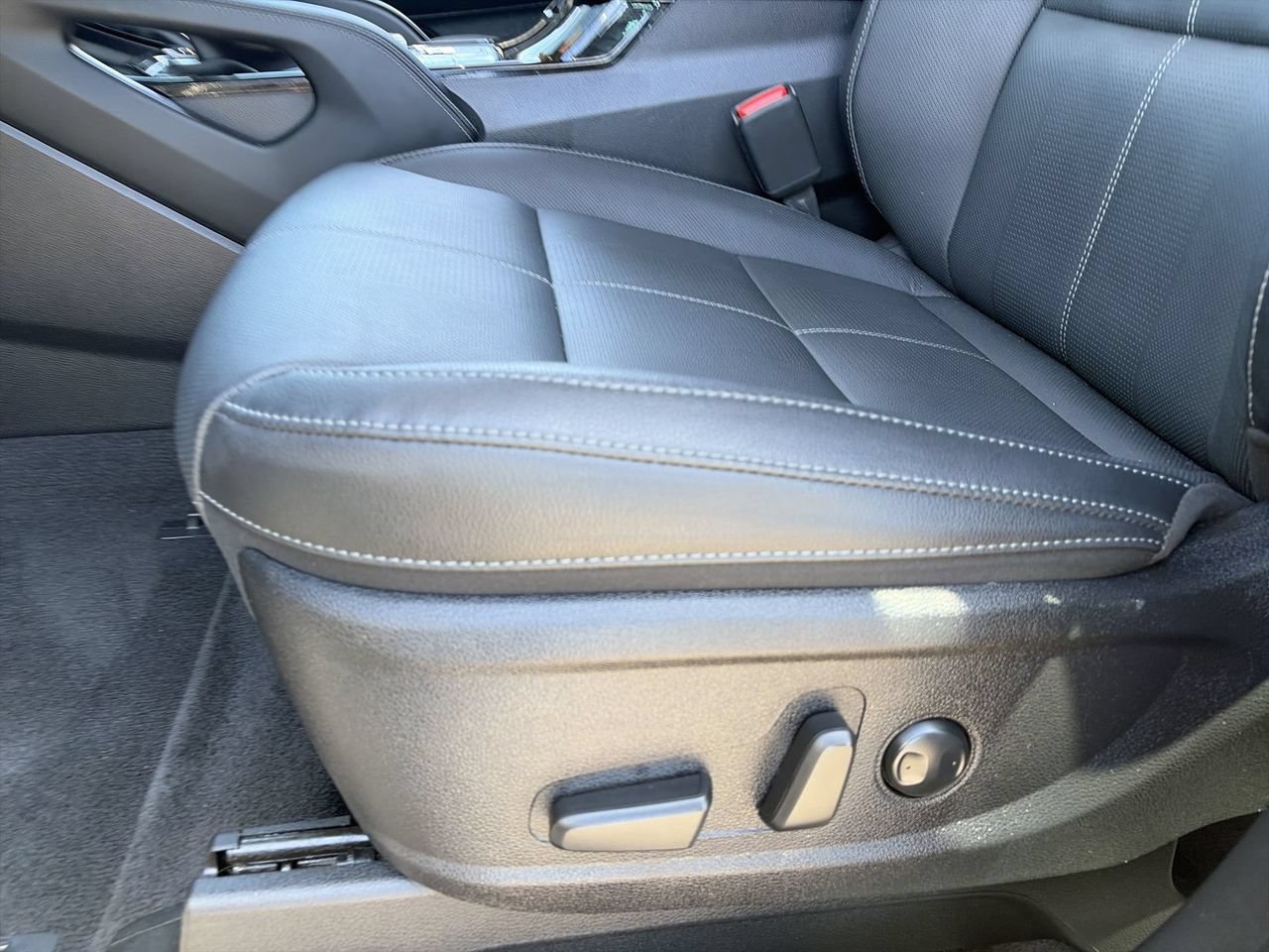 Certified 2025 Kia Telluride EX w/ EX Captain's Chair Package FWD image 19