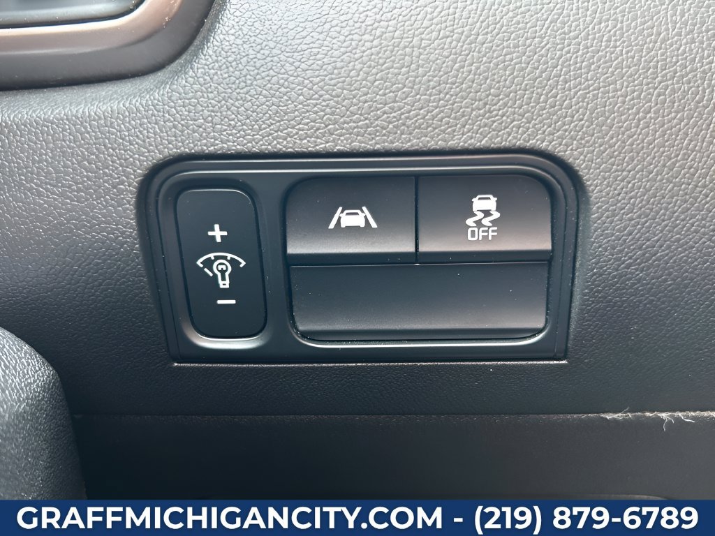 Used 2023 Kia Sorento LX FWD image 17