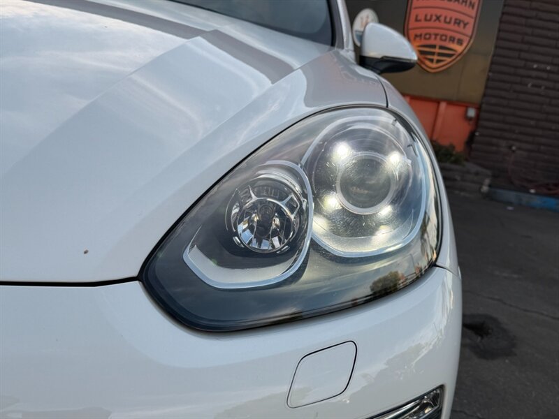 Used 2018 Porsche Cayenne Platinum Edition AWD/4WD image 5