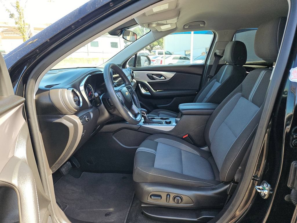 Used 2025 Chevrolet Blazer LT FWD image 11
