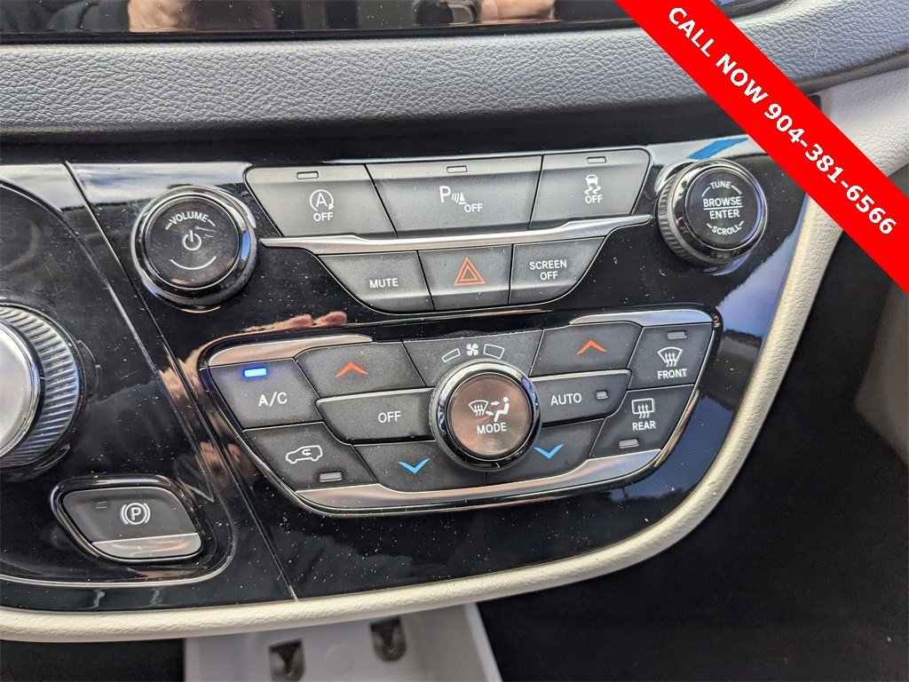 Used 2020 Chrysler Pacifica Touring-L image 22