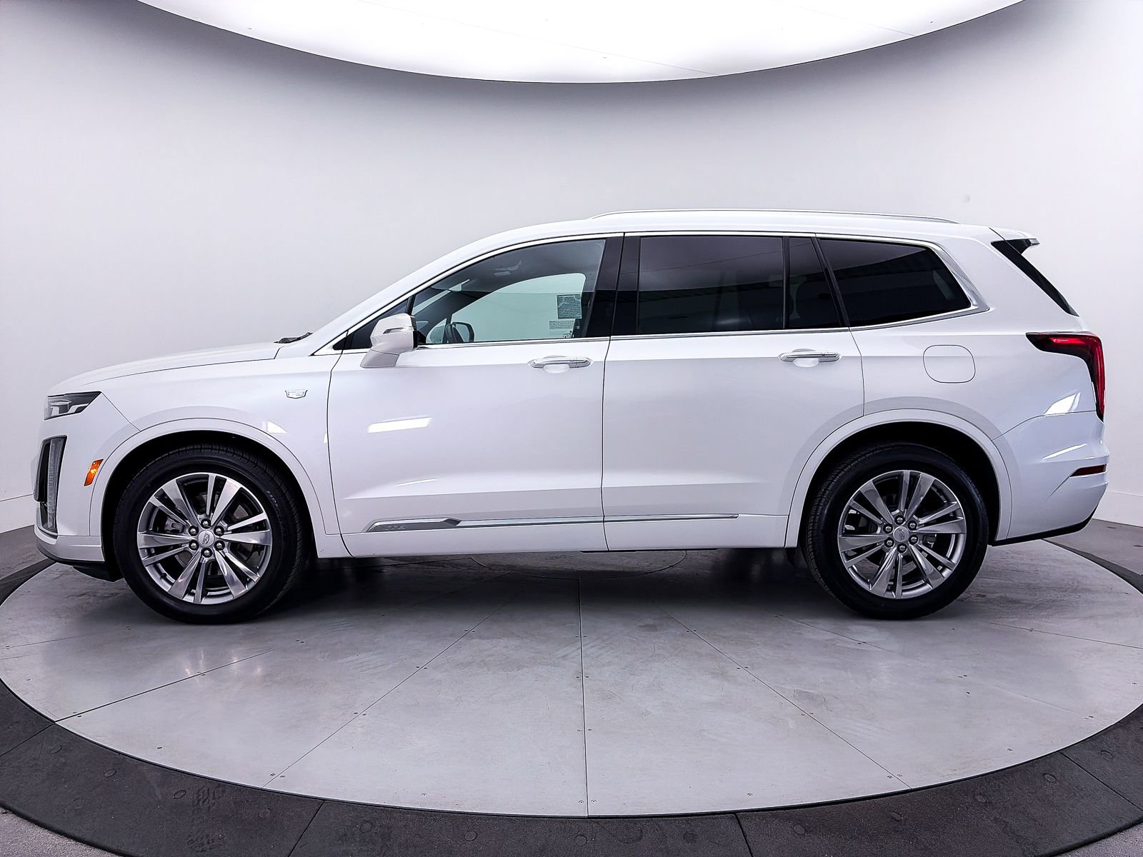 Used 2023 Cadillac XT6 Premium Luxury FWD image 43