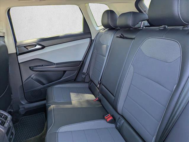 Used 2022 Volkswagen Taos SE w/ Panoramic Sunroof Package AWD/4WD image 18